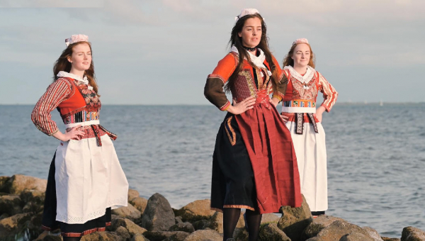 'Between the Sea &amp; the Sky' door Jimmy Nelson