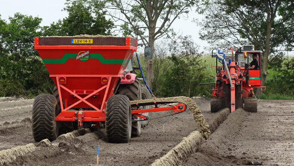 Aanleg drainage nieuwe B-veld van Sportvereniging Marken