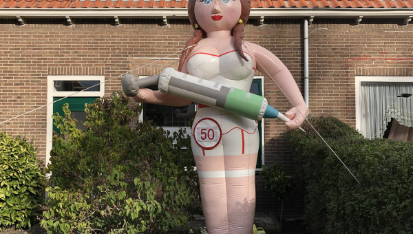Gespot op Marken: Een 'Sarah' in de Westerstraat