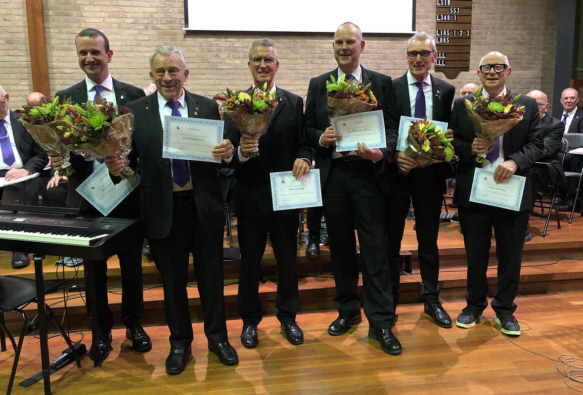 Zes jubilarissen bij jarig Marker Mannenkoor