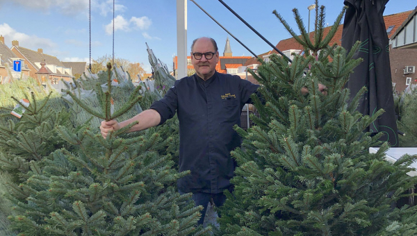 Kerstbomen verkrijgbaar bij 'De Verkeerde Wereld'