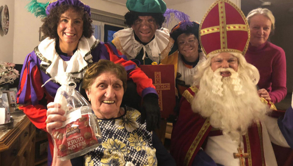 Sinterklaas brengt bezoek aan zorgcentrum Swaensborch