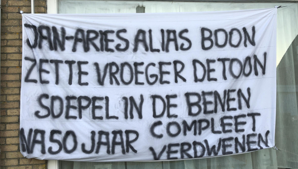 Gespot op Marken: Gouwzeestraat is een 'Abraham' rijker