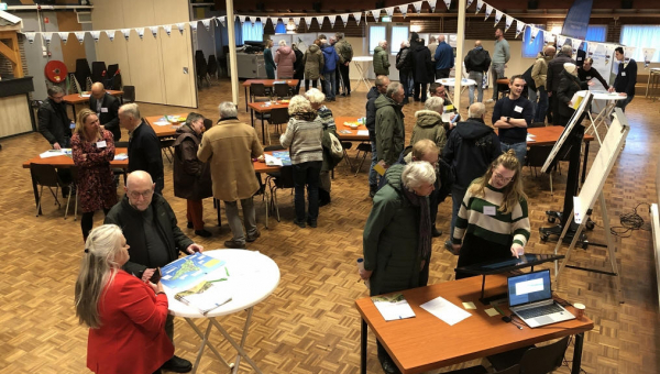Goed bezochte informatiemarkt Project Dijkversterking Marken
