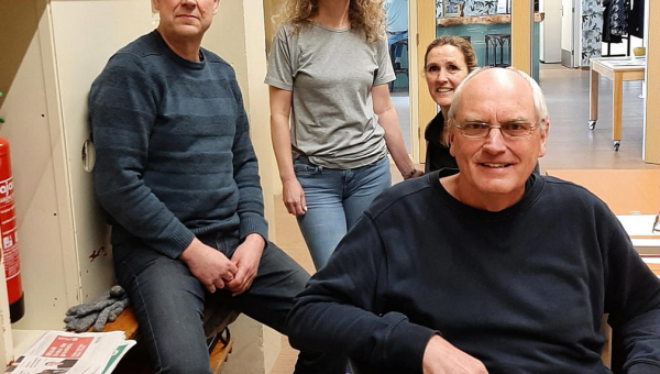 Jan Dirk van Altena medewerker stembureau in 'De Bolder'