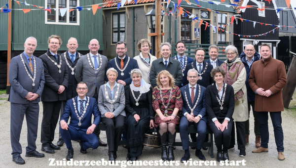 Zuiderzeeburgemeesters vieren start jubileumjaar Zuiderzeemuseum