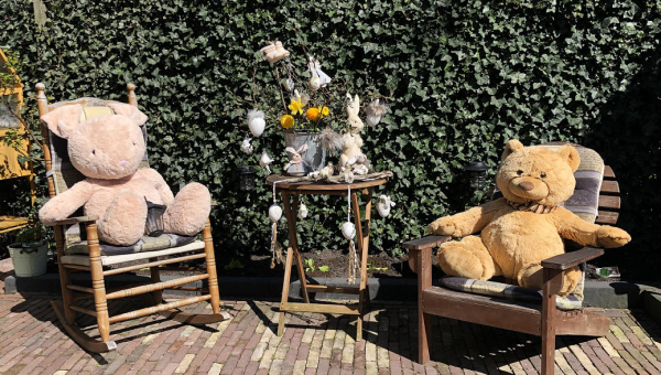 Gespot op Buurt 3: De Paashaas en z'n wintervriendje De Beer