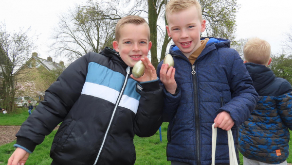 Paaseitjes zoeken en ‘eieren’ gooien op Tweede Paasdag