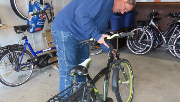 Fietsen gereed voor verkeersexamen na controle door Fietsverhuur Marke