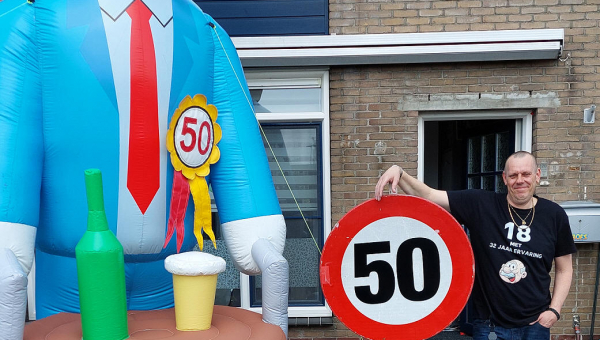 Gespot in Edam: Patric Boes 'ziet Abraham'