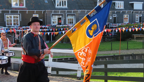 Ian Peereboom vaandeldrager op Koningsdag 2023