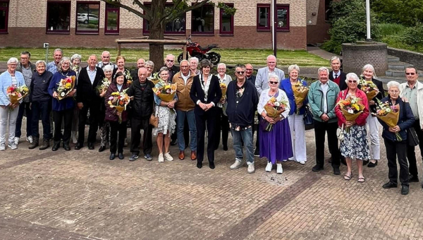Burgemeester Van der Weele ontvangt vijftigjarige echtparen
