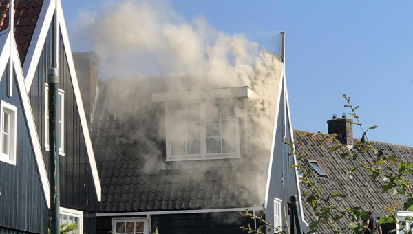 Woningbrand aan de Oostzai op de Kerkbuurt