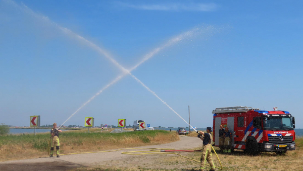 Brandweer Marken maakt water-ereteken voor omgekomen collega’s