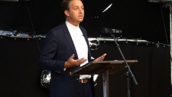 Tentkerkdienst tijdens de Marker Havenfeesten 2023