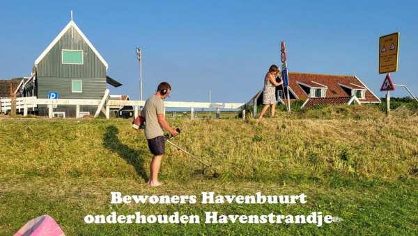 Bewoners Havenbuurt onderhouden Havenstrandje