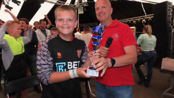 Dylan de Weijze wint FIFA competitie Marker Havenfeesten
