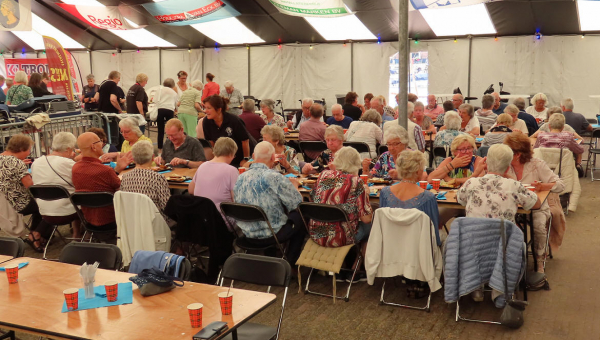 Open Lunchtafel &amp; Kienen groot succes tijdens de Marker Havenfeesten