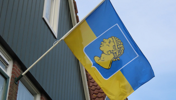 Hangt een ieder zondag de Marker vlag in top?