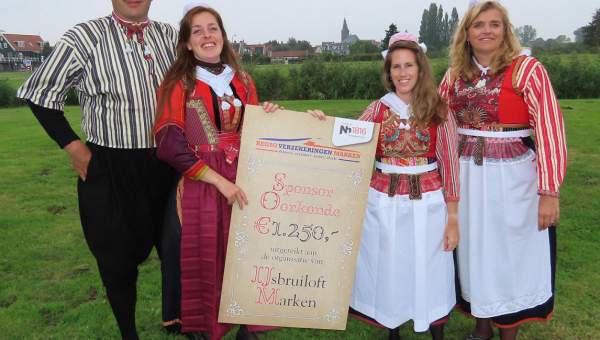 Regio Verzekeringen Marken en NH1816 Verzekeringen reiken cheque uit