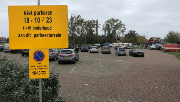 Onkruidbestrijding parkeerterrein Marken