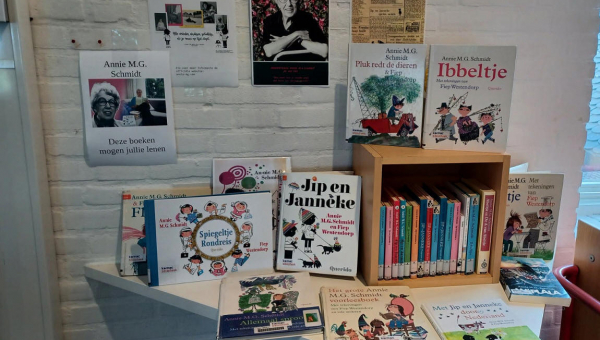 Annie M.G. Schmidt op Marken, kom je ook knutselen, tekenen en lezen?