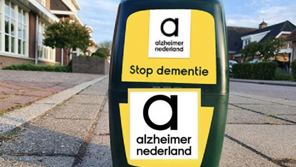 Bedankje van organisatie Alzheimer collecte op Marken