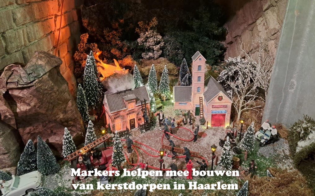 Markers helpen mee bouwen van kerstdorpen in Haarlem