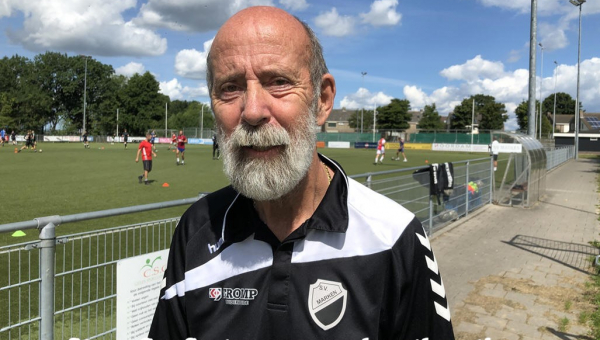 Stuur Cor Sarton eens een kerstkaartje.