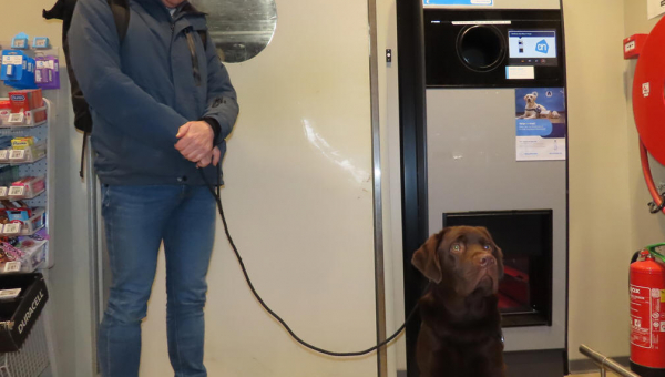 Doneer uw statiegeld van AH en steun Stichting Hulphond Nederland