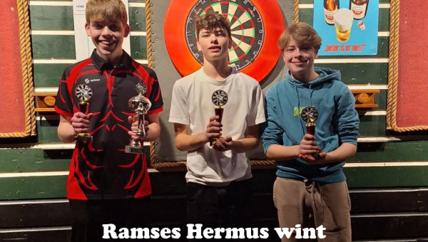 Ramses Hermus wint Junioren Dart Toernooi op Marken