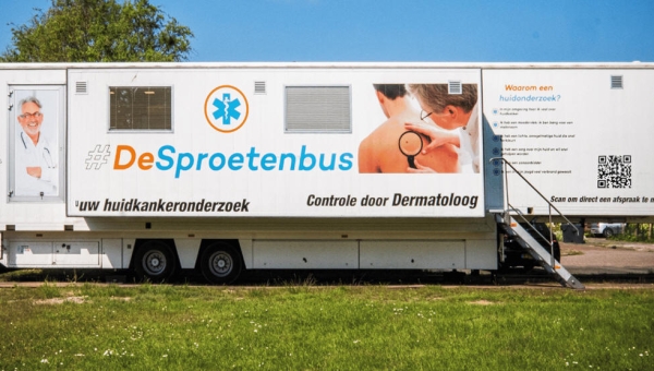 ‘De Sproetenbus' staat aan de Pierebaan in Monnickendam