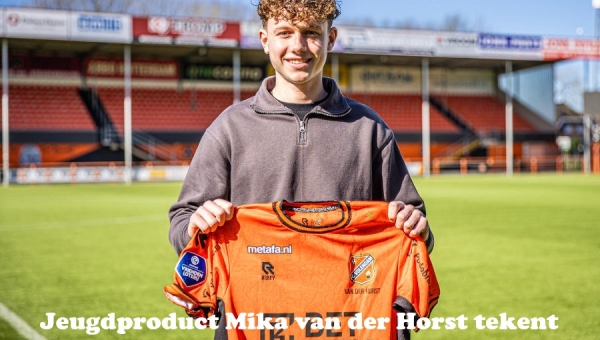 Mika van der Horst tekent eerste contract bij FC Volendam