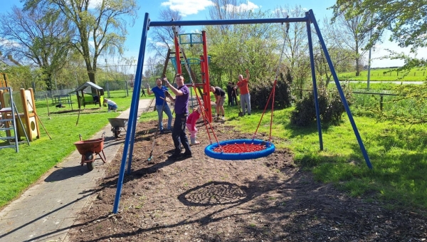 Speeltuin op Marken klaar voor de zomer