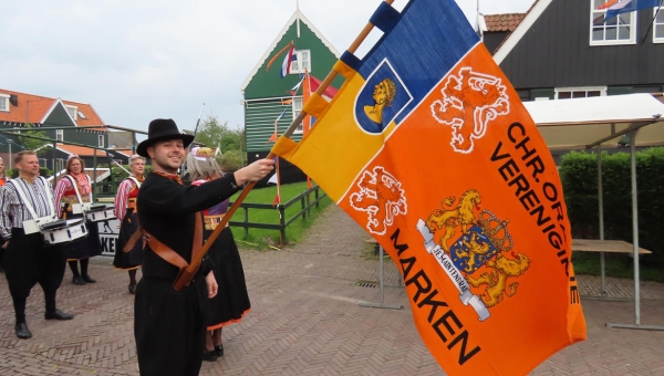 Jan Veerman vaandeldrager op Koningsdag 2024