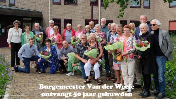 Burgemeester Van der Weele ontvangt 50 jaar gehuwden