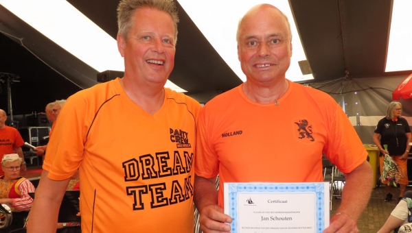 Jan Schouten 25 jaar lid van het Marker Mannenkoor