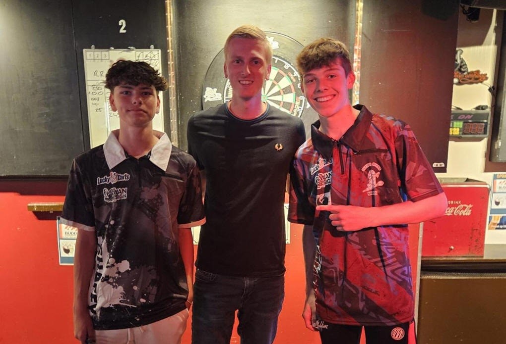 Ramses &amp; Ryan boeken eerste succes onder de vlag van Dartbond Lucky Darts