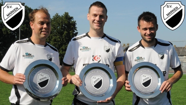 Sebastiaan, Dominic en Arno gehuldigd voor 250 wedstrijden in S.V. Marken 1