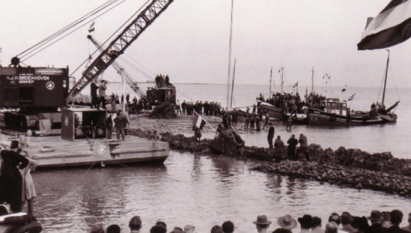 Marken zevenenzestig jaar géén eiland meer