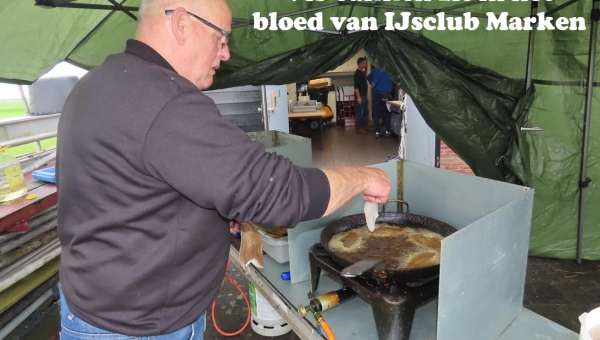 Vis bakken zit in het bloed van IJsclub Marken