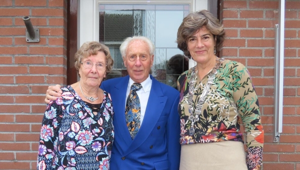 Burgemeester Van der Weele bezoekt 60-jarig bruidspaar