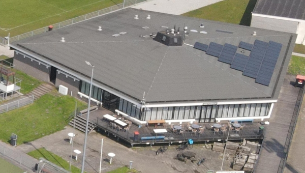 Dakrenovatie van kantine 'Nooitgedacht'
