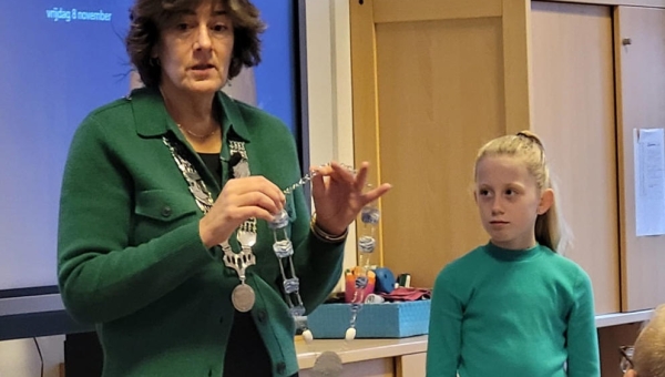 Caitlin Groot is de nieuwe kinderburgemeester van gemeente Waterland