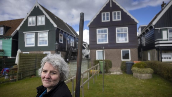 Monique (55) krijgt contactverbod van gemeente Waterland