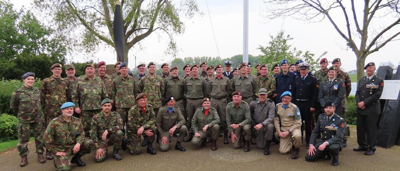 Dinsdag 22 &amp; donderdag 24 april en donderdag 1 mei: Oefenen vlaghijsen door militairen