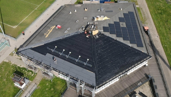 Dakrenovatie van kantine 'Nooitgedacht'