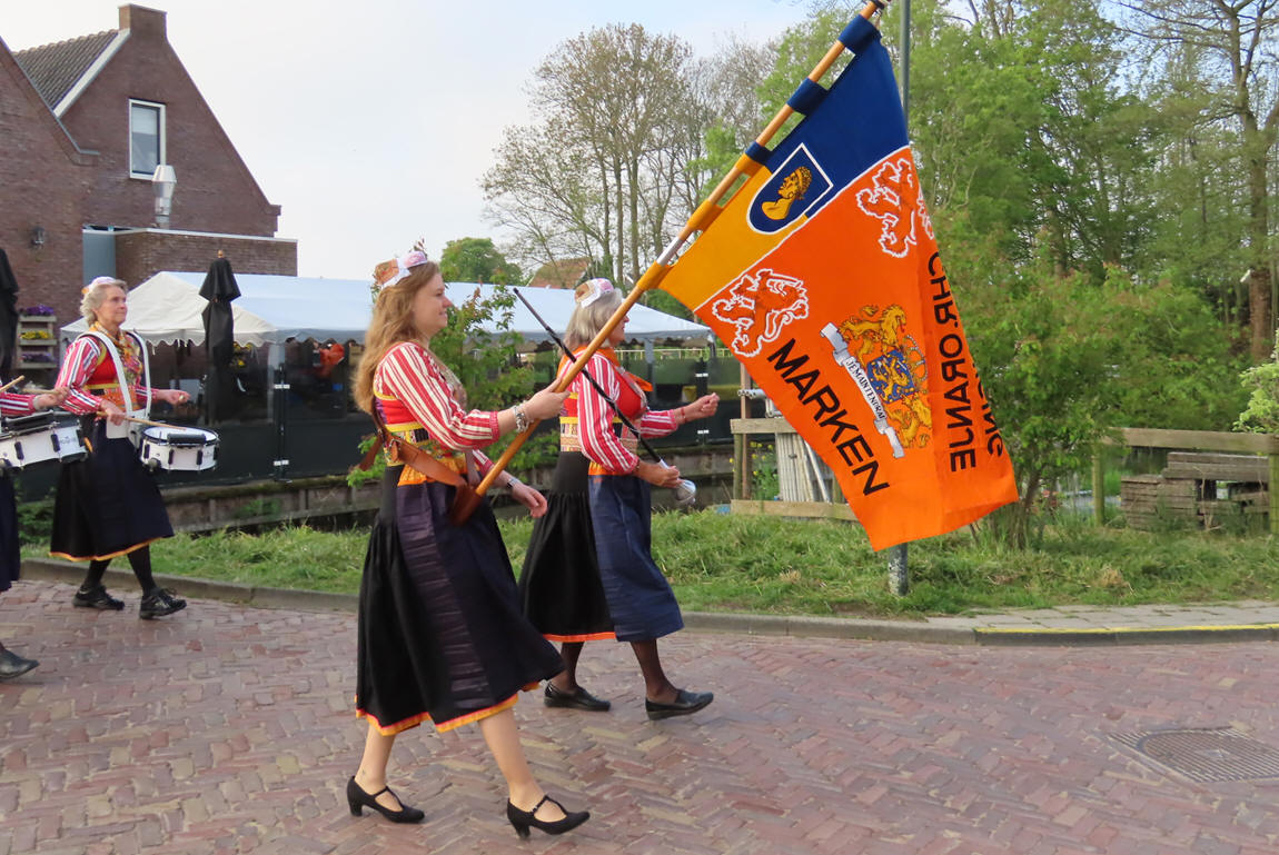 Sanne Peereboom vaandeldrager