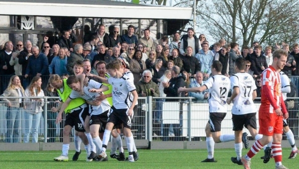 Melvin Uithuisje onthulde 'Foto van de Maand' namens 'WaWa-AG'