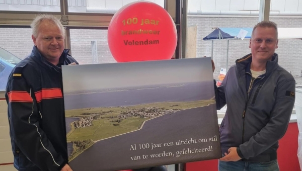 Brandweer Volendam 100 jaar – bijzondere verrassing uit Marken